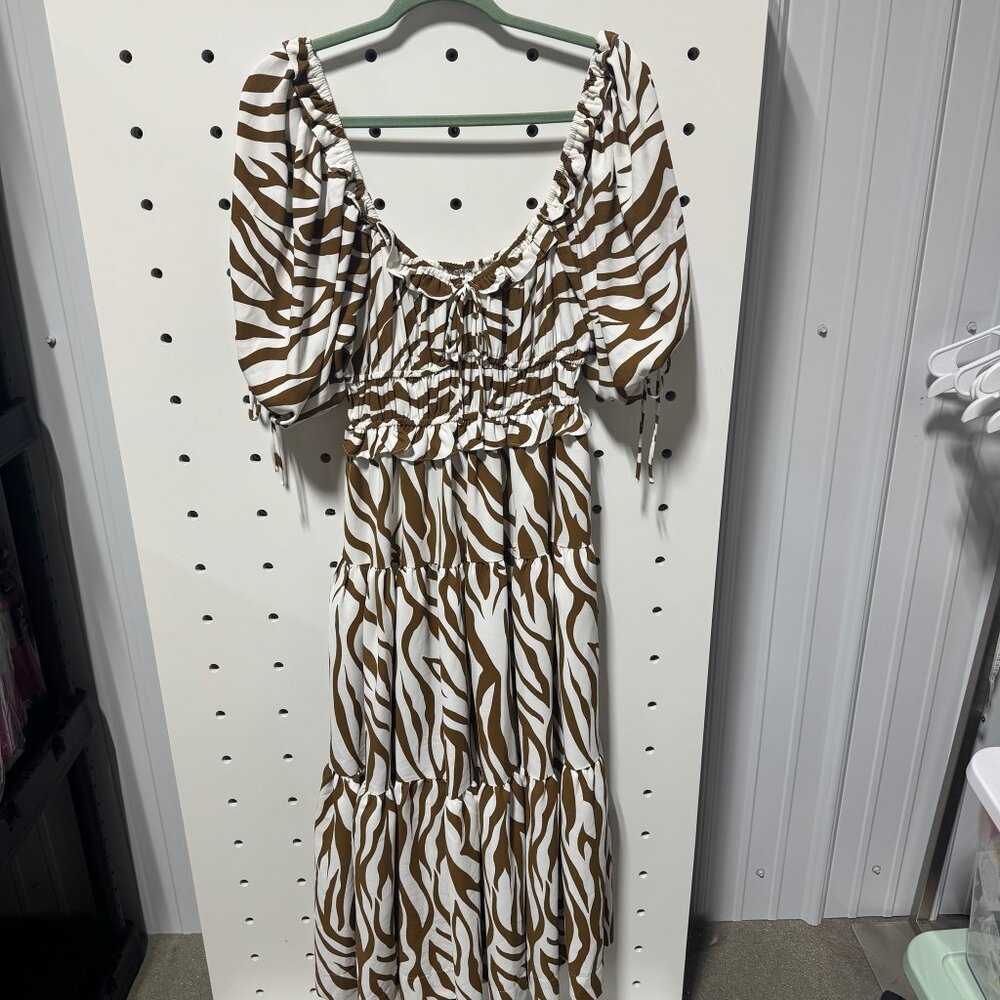 NWT En Saison White/Brown Zebra Stripe Dress Size Small